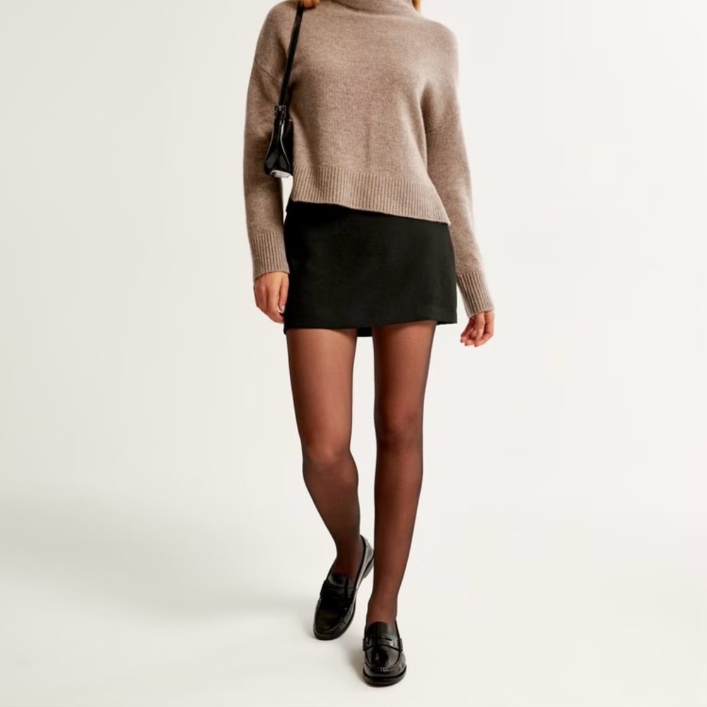 LIKE NEW The A&F Scarlett Premium Crepe Mini Skort Abercrombie & Fitch Black